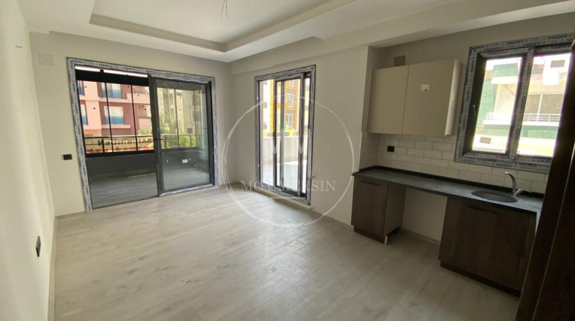 Квартира 2+1 с террасой на 1ом этаже в Тедже Мерсин