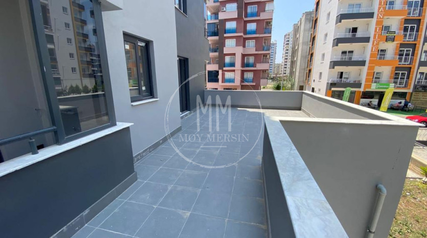 Квартира 2+1 с террасой на 1ом этаже в Тедже Мерсин
