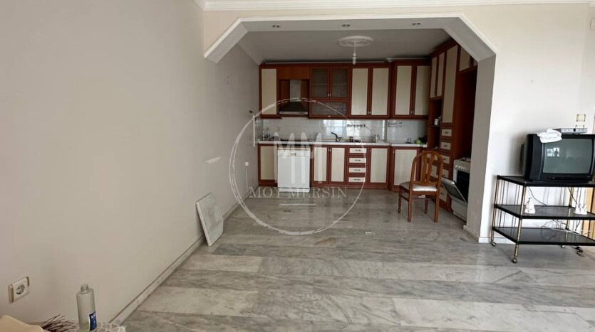 Огромная квартира 2+1 в Мерсине с видом на море.