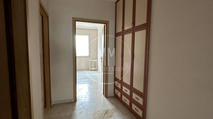 Огромная квартира 2+1 в Мерсине с видом на море.