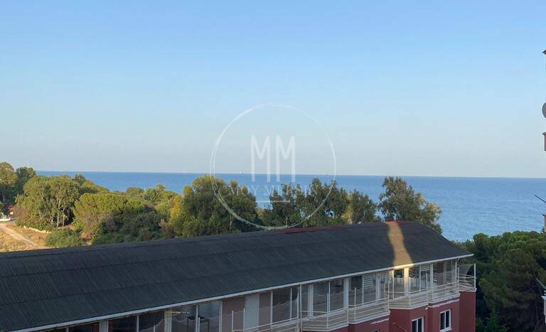 Квартира 3+1 с отдельной кухней в районе Давултепе Мерсин. С видом на море.