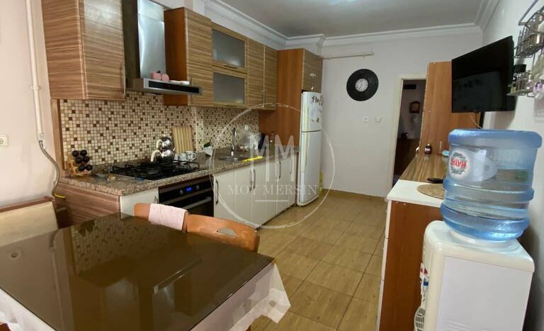 Квартира 3+1 с отдельной кухней в районе Давултепе Мерсин. С видом на море.