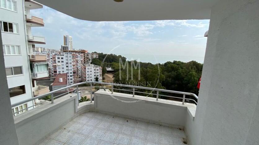 Большая квартира 3+1 в районе Давултепе Мерсин