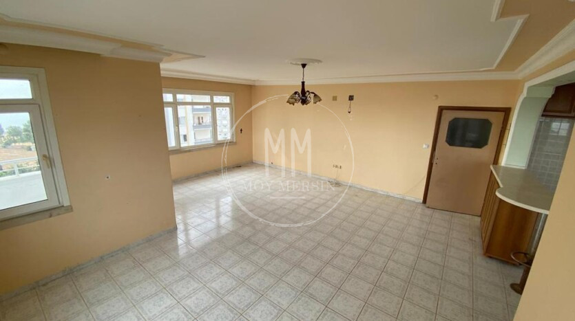 Большая квартира 3+1 в районе Давултепе Мерсин