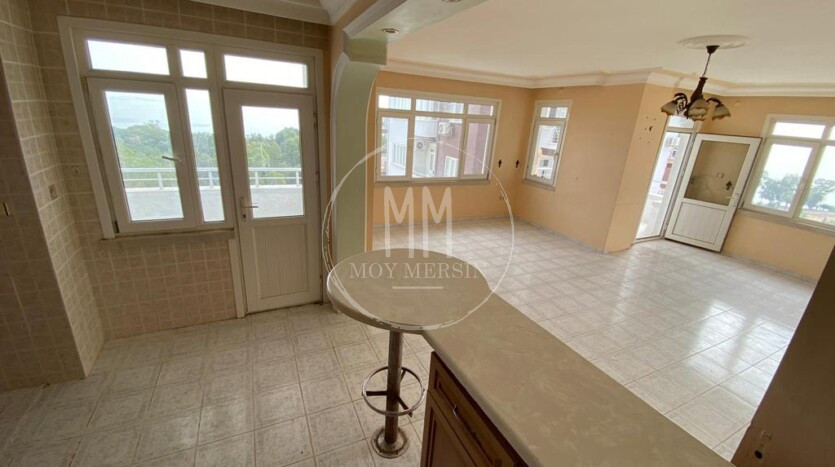 Большая квартира 3+1 в районе Давултепе Мерсин