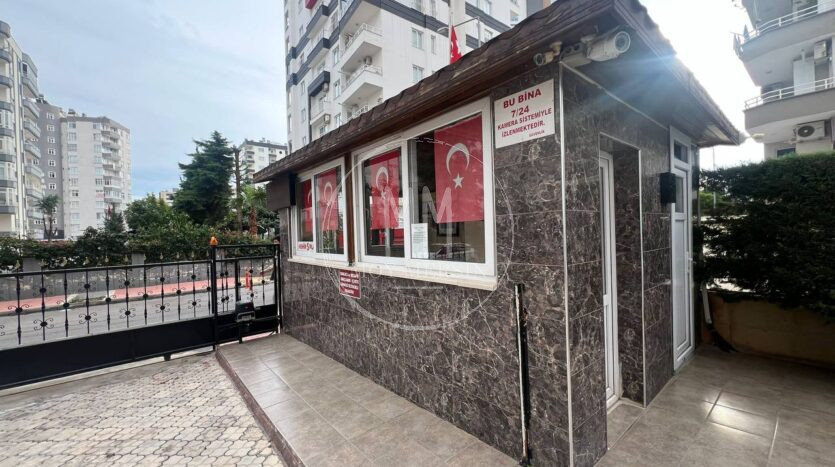 Квартира 3+1 в Мендересе. Комплекс с бассейном. До моря 400 м